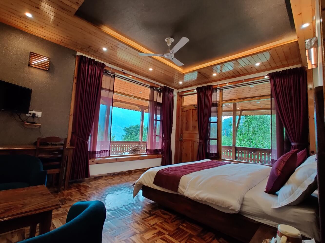 Valley side - Cottage Hotels in Manali | Luxury Cottage | Treetops Cottage